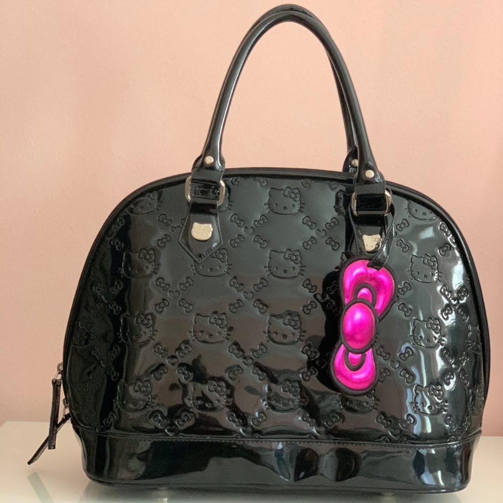 Adorable Hello Kitty bag by LoungeFly 💖